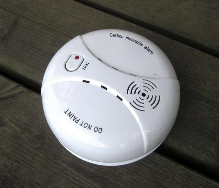 A carbon monoxide detector with the wording 